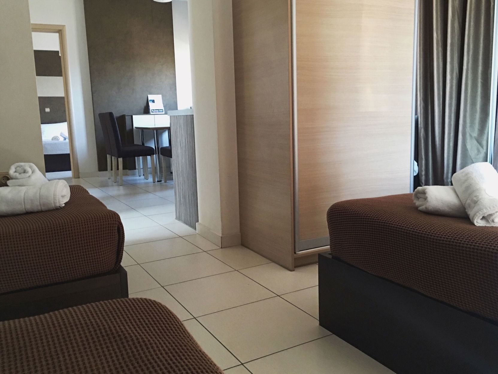 Minibar, caja de seguridad en la habitación y sistema de insonorización 