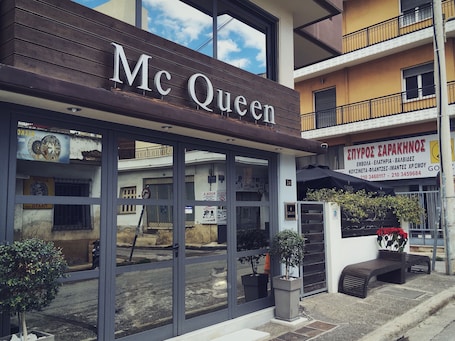 Fachada del alojamiento. Mc Queen Rooms & Apartments