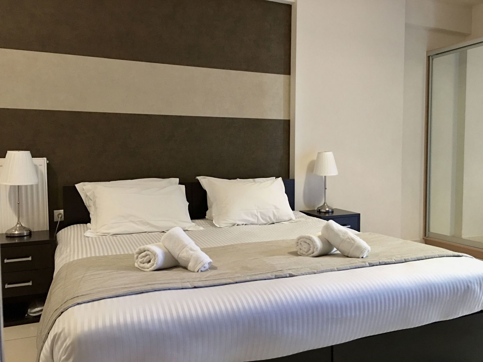 Minibar, caja de seguridad en la habitación y sistema de insonorización 