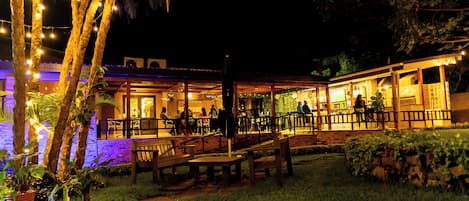 2 bar/lounge