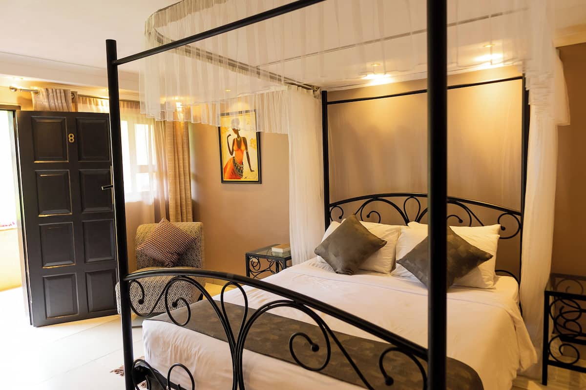 1 bedroom, egyptian cotton sheets, free minibar items, in-room safe