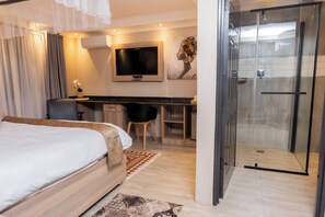 Egyptian cotton sheets, free minibar items, in-room safe, desk