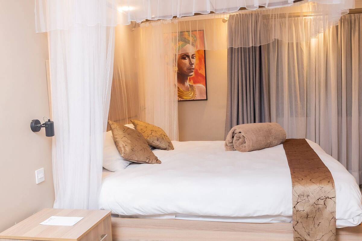 1 bedroom, egyptian cotton sheets, free minibar items, in-room safe