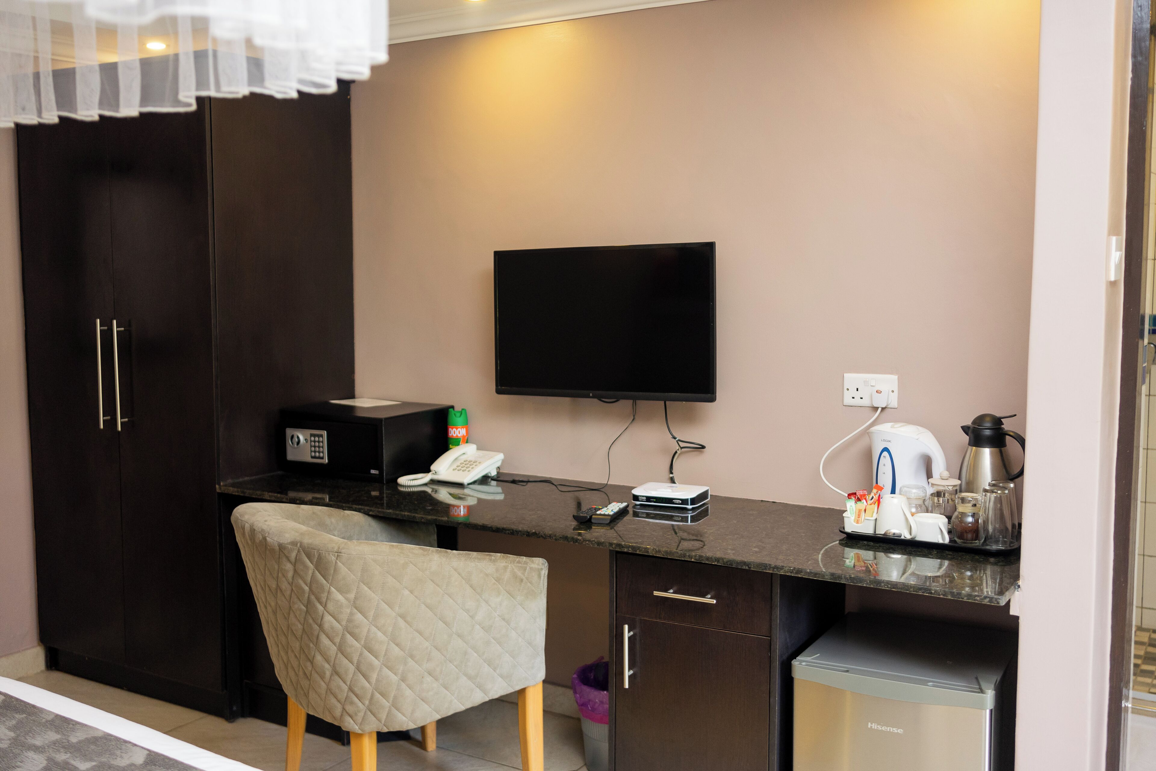 1 bedroom, egyptian cotton sheets, free minibar items, in-room safe