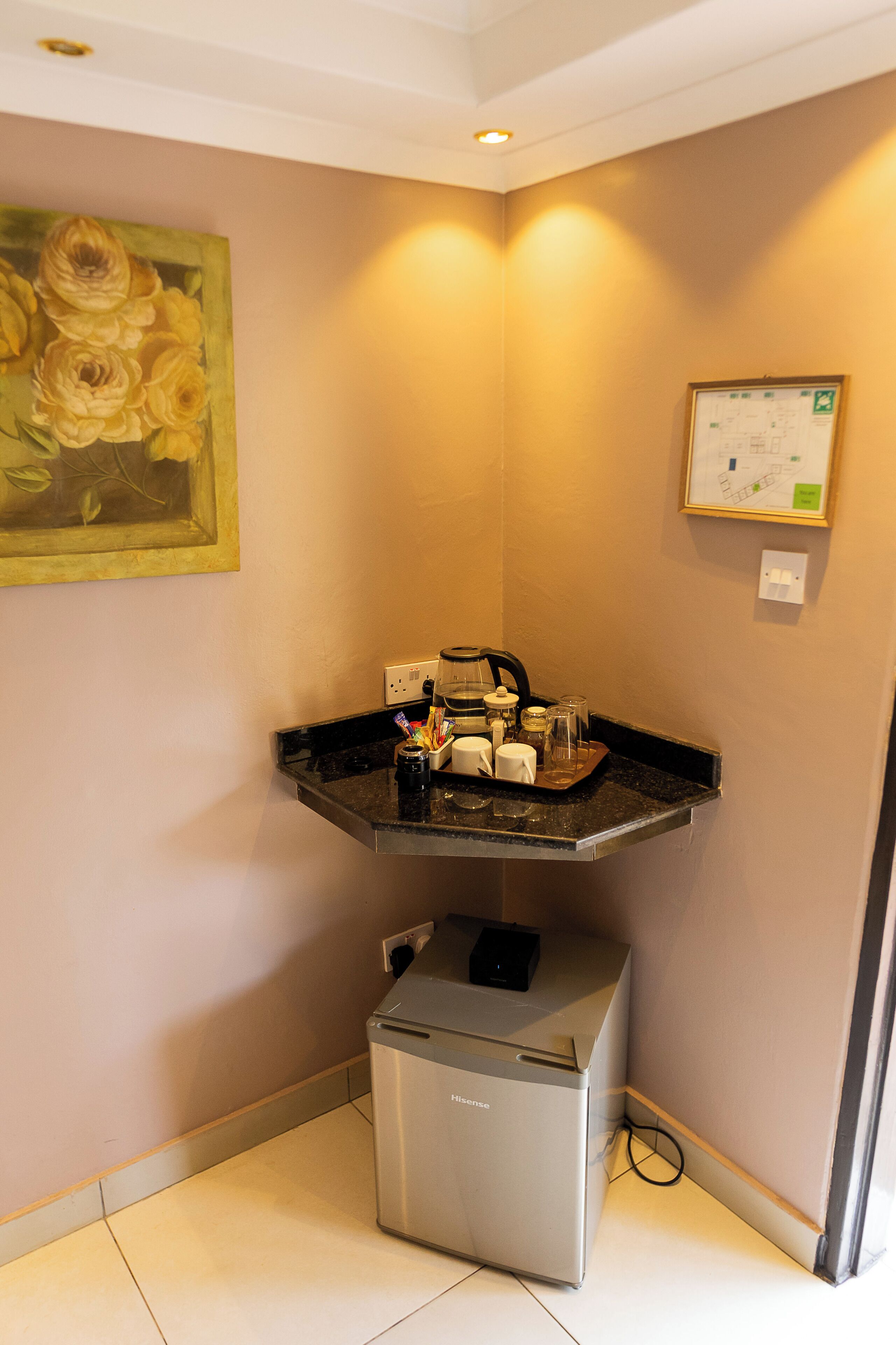 superior room, 1 queen bed | coffee and/or coffee maker