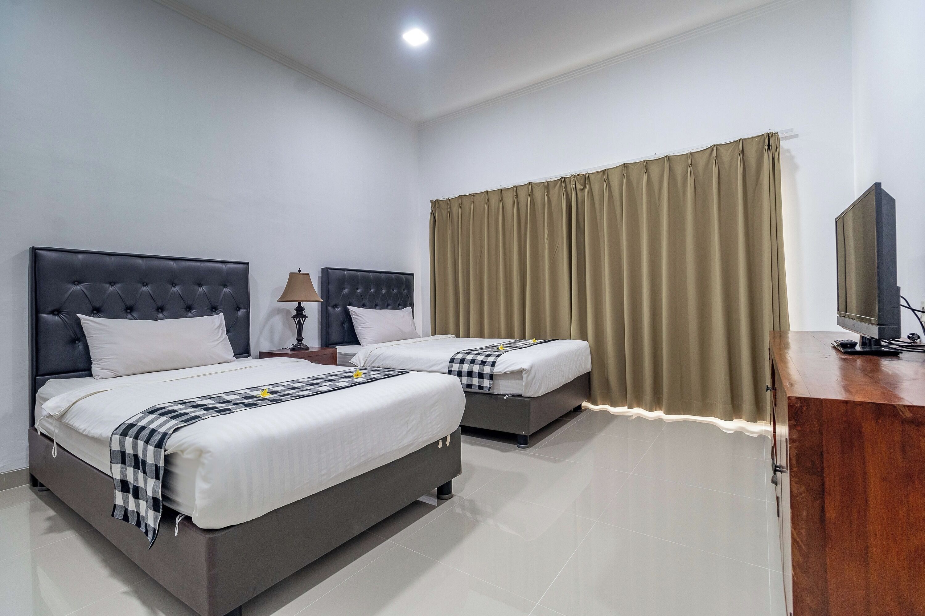 行政套房 | 迷你吧、客房內保險箱、書桌、熨斗/熨衣板