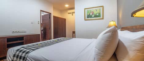 Quarto família | Frigobar, cofres nos quartos, individualmente mobiliados, escrivaninha