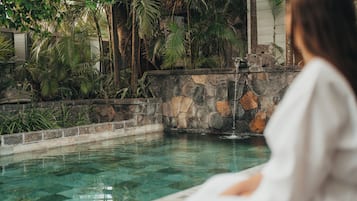 Couples treatment rooms, hot tub, steam room, Turkish bath