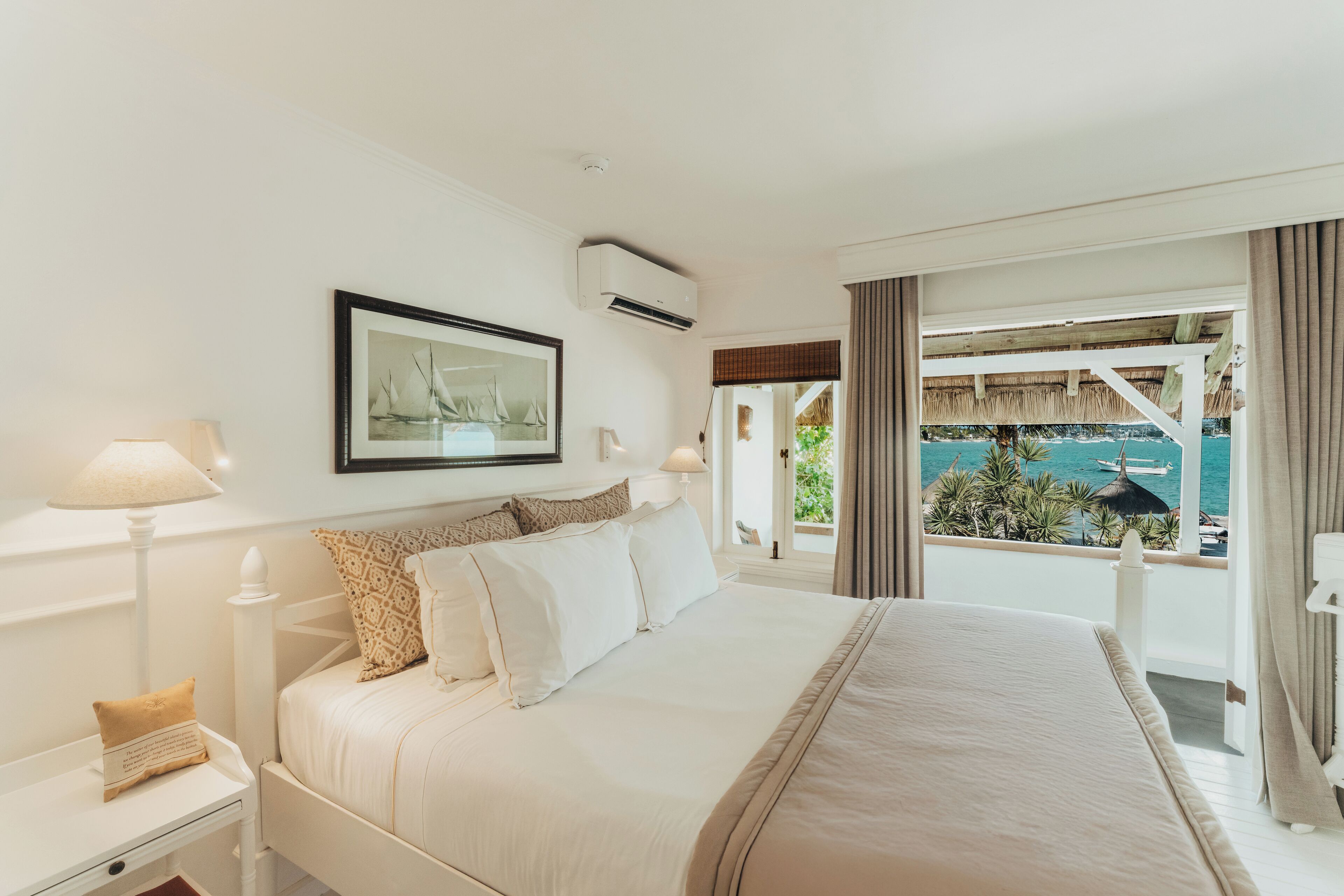 Suite | Minibar, in-room safe, iron/ironing board, free WiFi