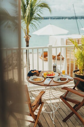 Room, Beachfront | Breakfast meal