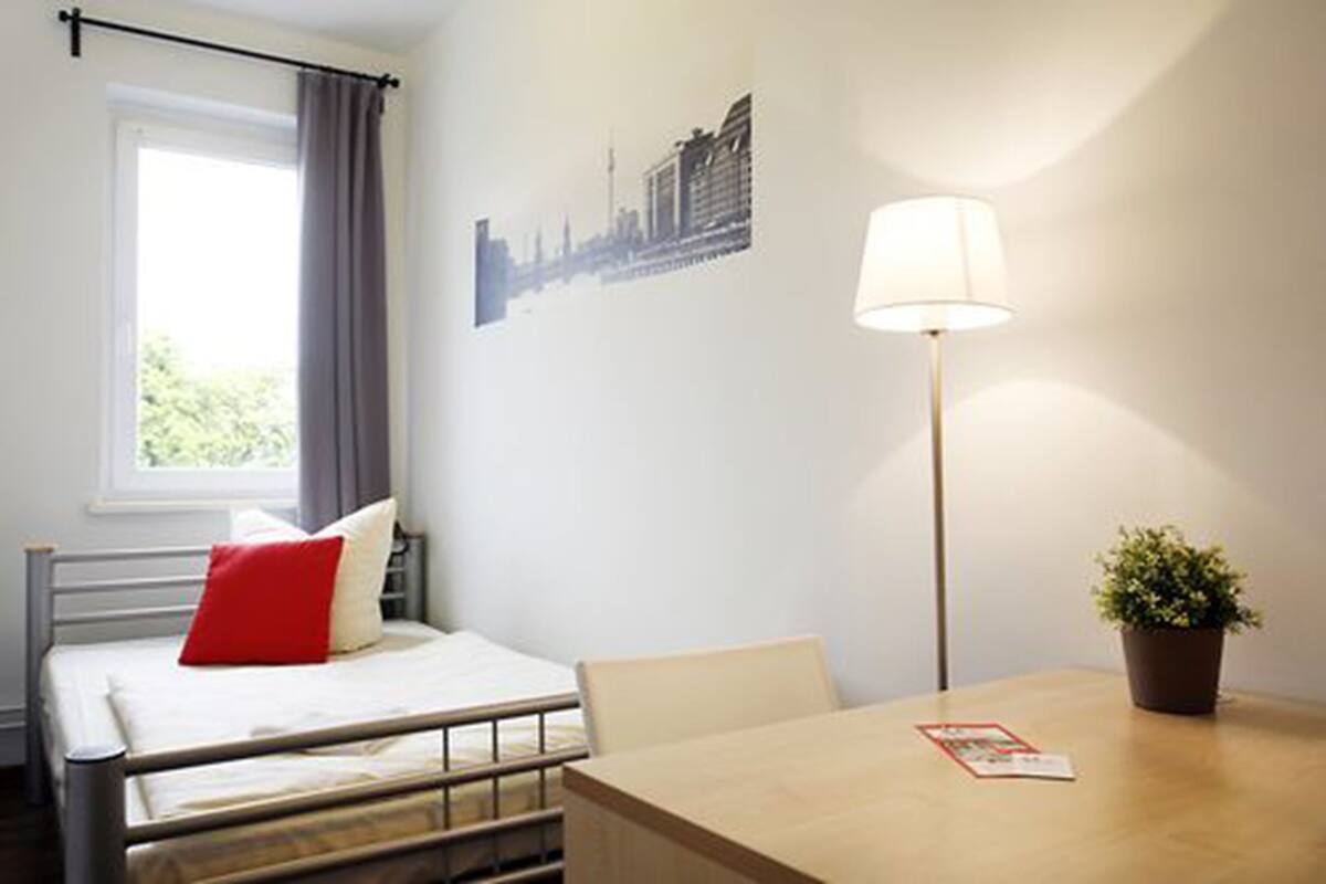 Single Room | Iron/ironing board (on request), WiFi (free), individually furnished