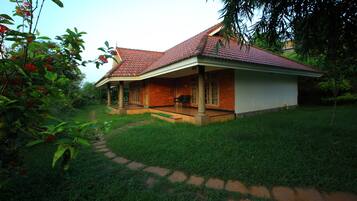 Villa cottage | 1 bedroom, premium bedding, minibar, in-room safe