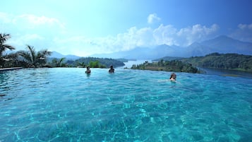 Piscina all'aperto