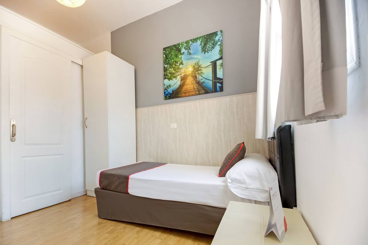 Kamar Single | Tempat tidur lipat/tambahan, Wi-Fi gratis, dan didekorasi berbeda-beda