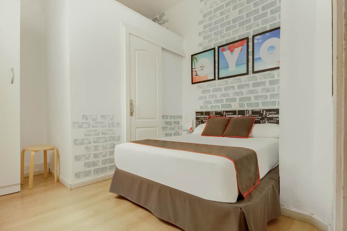 Kamar Triple | Tempat tidur lipat/tambahan, Wi-Fi gratis, dan didekorasi berbeda-beda
