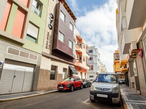 Street view - OYO Bora Bora The Hotel (Las Palmas de Gran Canaria)