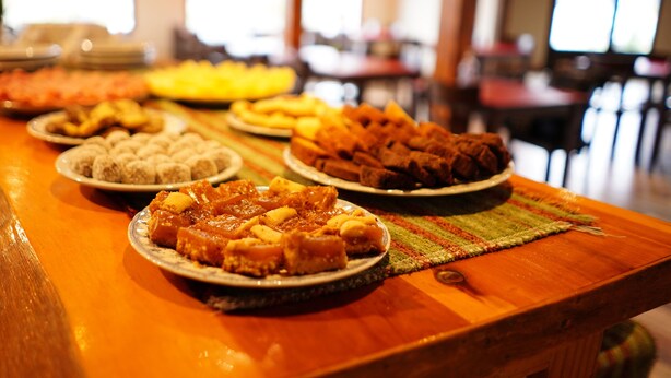 A buffet table with various dishes. - Hosteria El Paraiso (El Chalten)