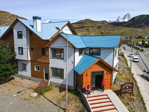 Front of property - Hosteria El Paraiso (El Chalten)