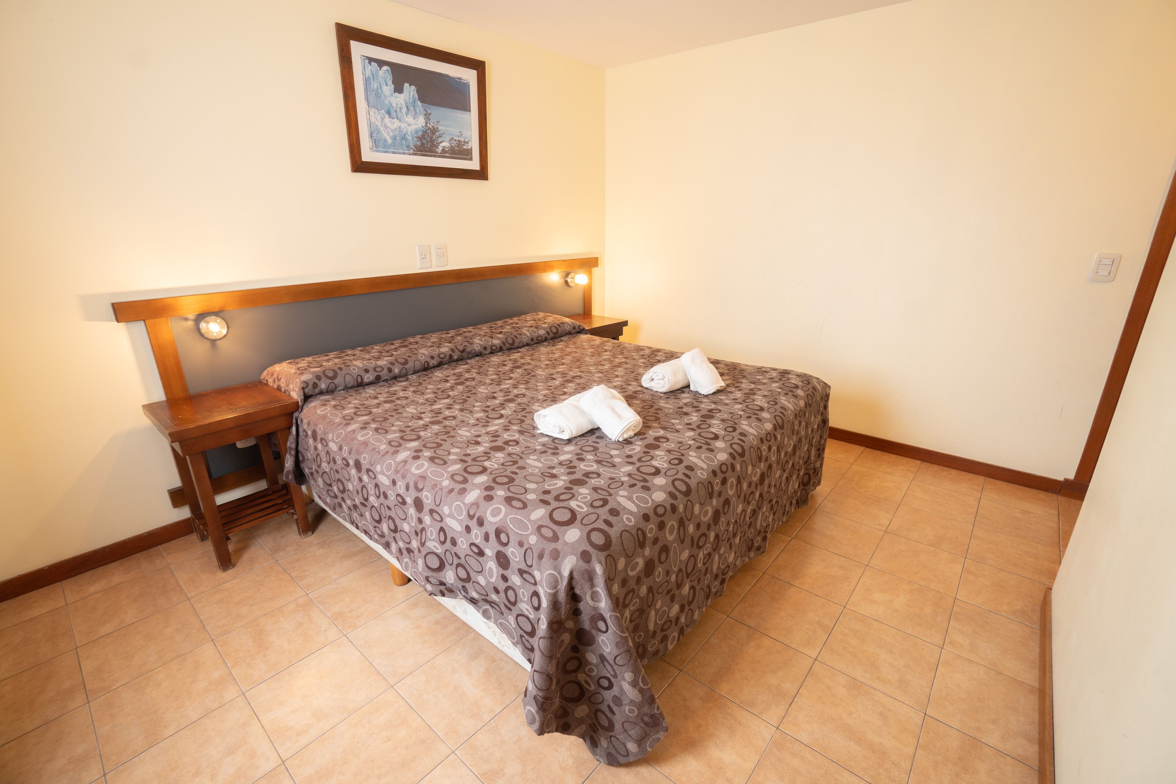 standard double or twin room | in-room safe, individually decorated, individually furnished