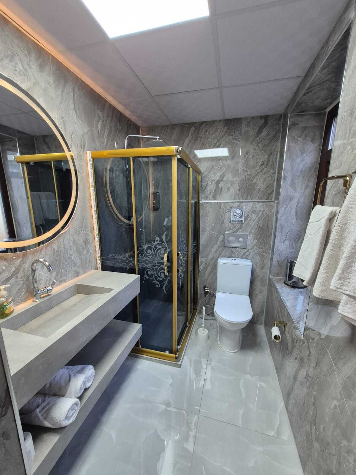 مجففات شعر، خف للقدمين، مناشف