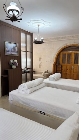 Quarto com design assinado, 2 quartos | Quartos à prova de som. Turabdin Hotel