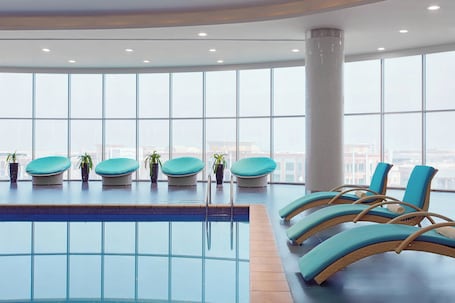 Indoor pool, sun loungers