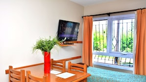 Standard Apartment, 1 Bedroom, Kitchenette | Premium bedding, minibar, in-room safe, desk - Patagonian Suites & Apart (Trelew)