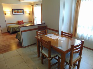 Superior Apartment, 1 Bedroom, Kitchenette, Park View | Premium bedding, minibar, in-room safe, individually furnished - Patagonian Suites & Apart (Trelew)