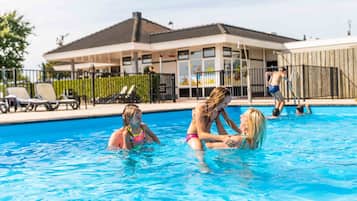 Outdoor pool, open 9 AM to 5:00 PM, pool loungers