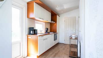 Maison Confort (3 Guests) | Cuisine privée | Grand réfrigérateur, micro-ondes, plaque de cuisson