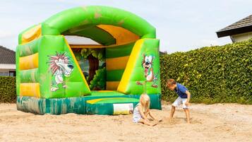 Children’s play area – outdoor