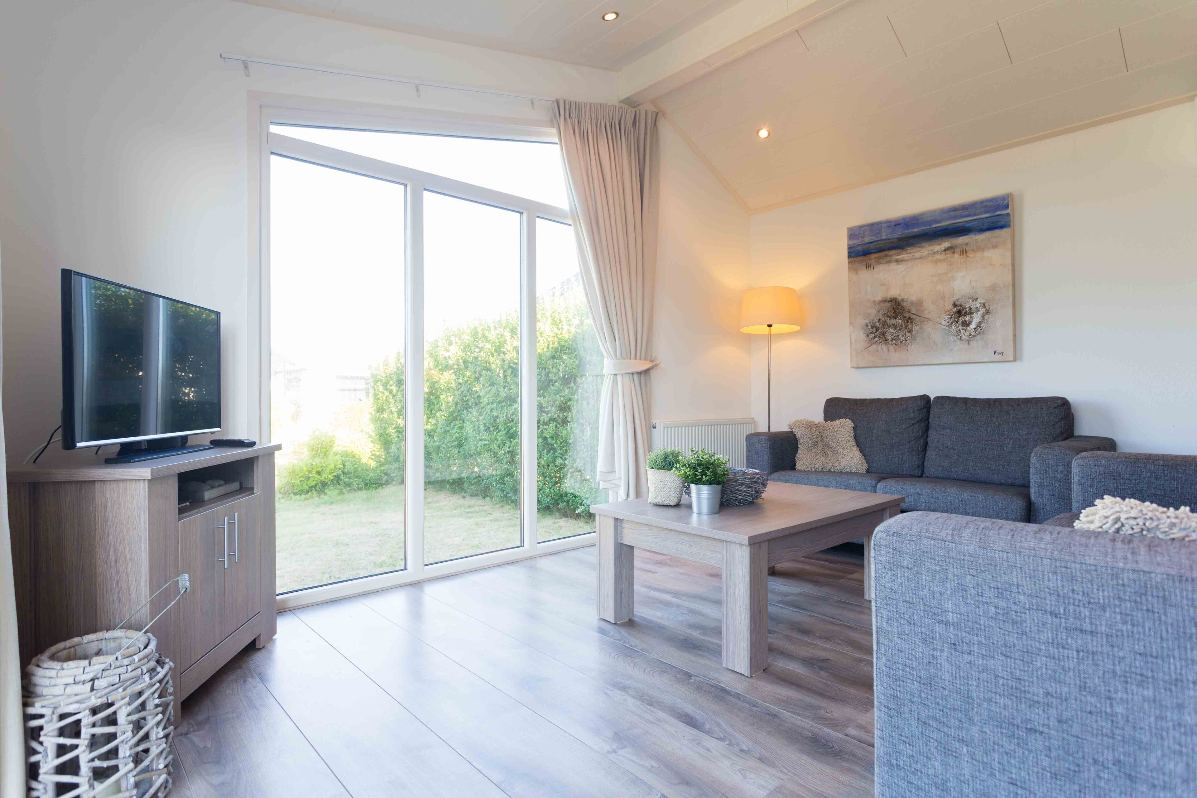 Comfort Ev (3 Guests) | Oturma odası | Dijital TV kanalları bulunan 32 inç düz ekran televizyon, televizyon 