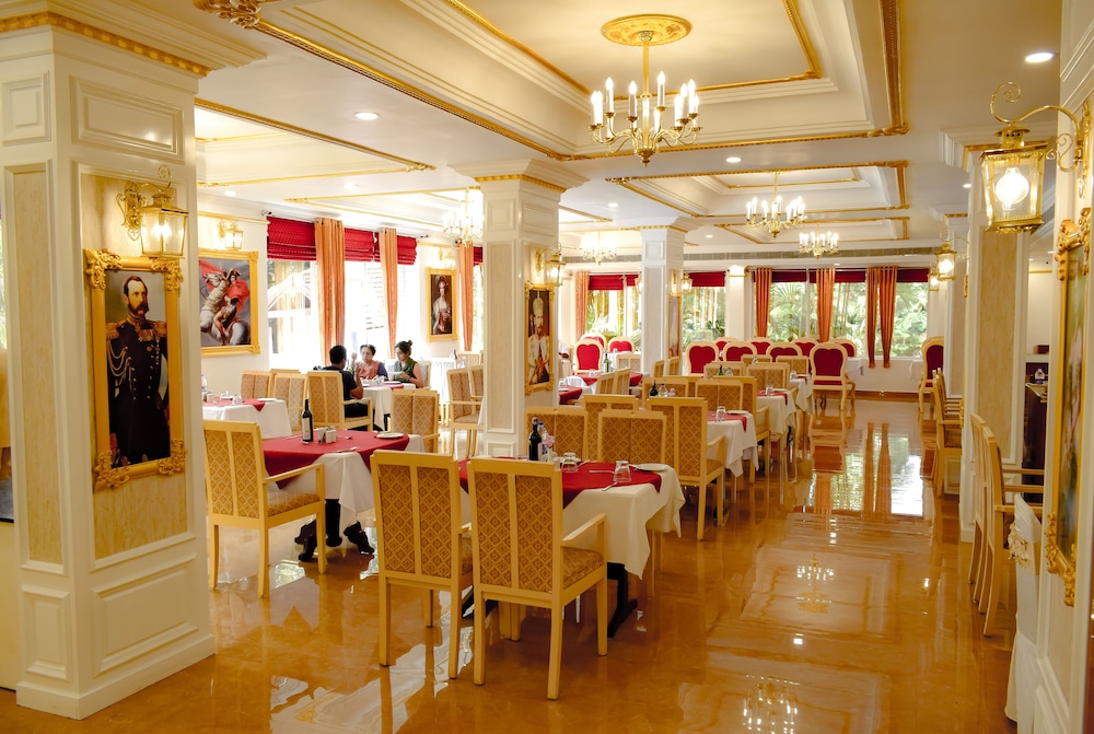 The Windsor Castle Leisure Hotel & Ayurvedic Resort by null