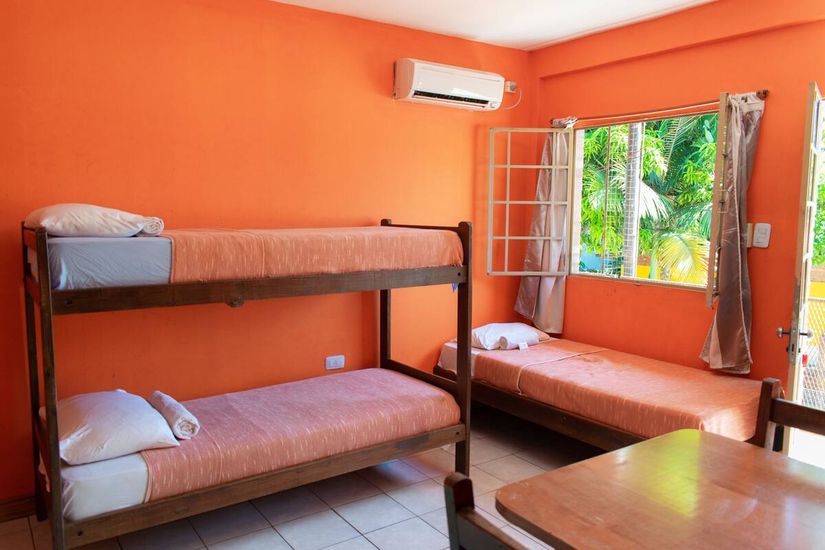 Quarto, 2 quartos (Habitacion Quintuple) | Escrivaninha, Wi-Fi de cortesia