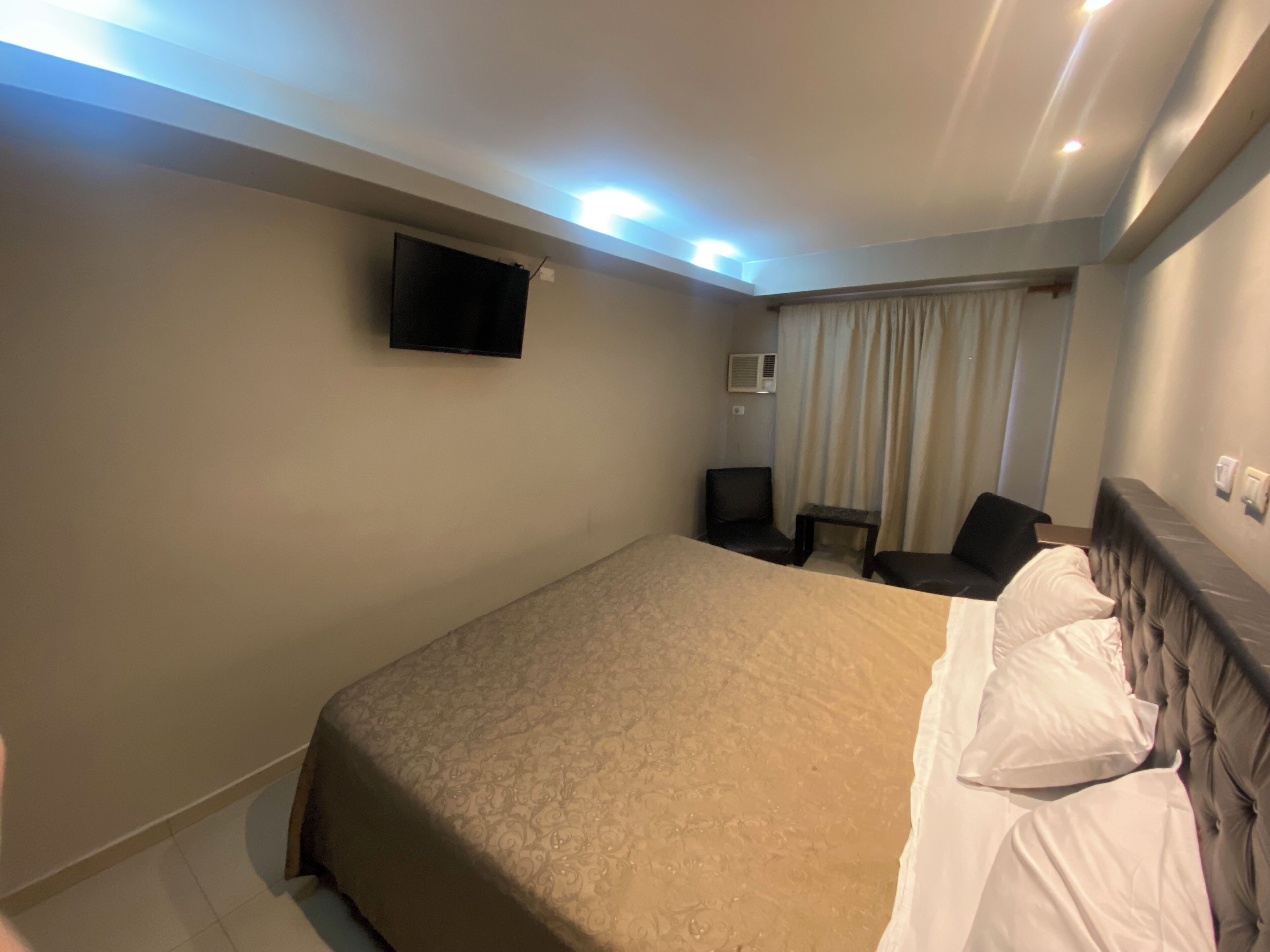 Photo - Lorenzo Suites Hotel