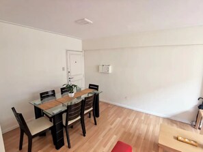 Superior Apartment | Living area | Flat-screen TV - Lorenzo Suites Hotel (Tucuman)