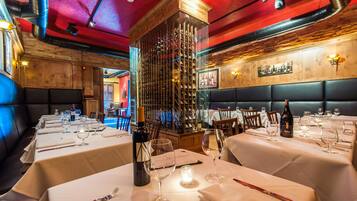 Dinner served, international cuisine, alfresco dining