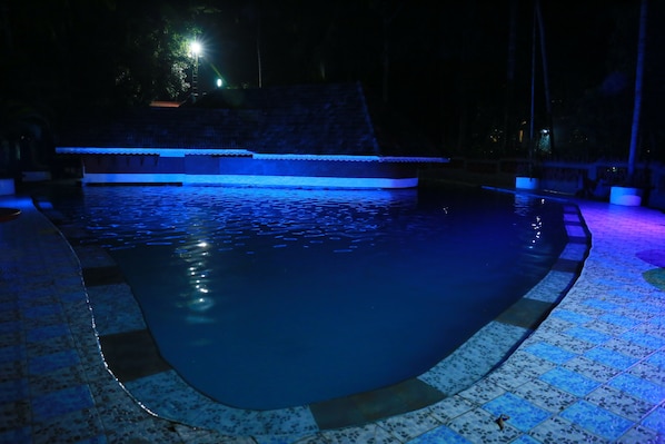 Executive Suite | Outdoor pool