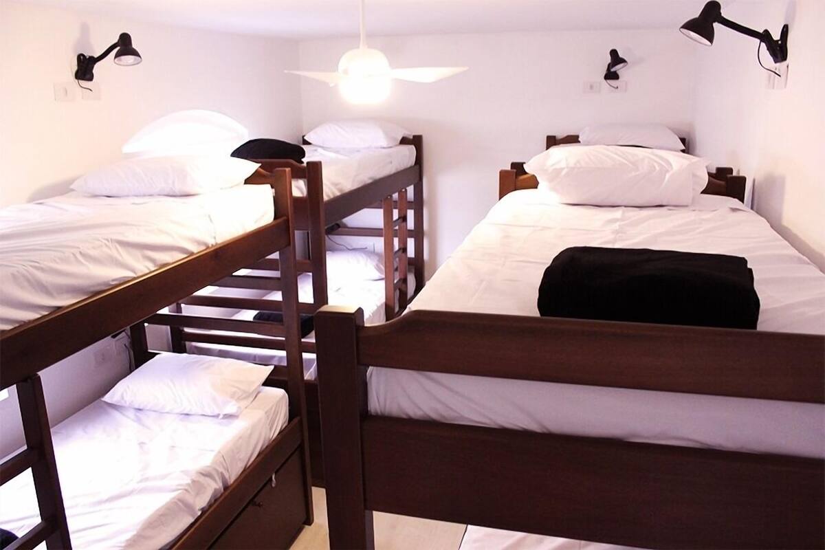 Phòng tập thể, phòng tập thể nam và nữ (8 beds) | Trang trí khác biệt, màn/rèm cản sáng, bàn ủi/dụng cụ ủi quần áo