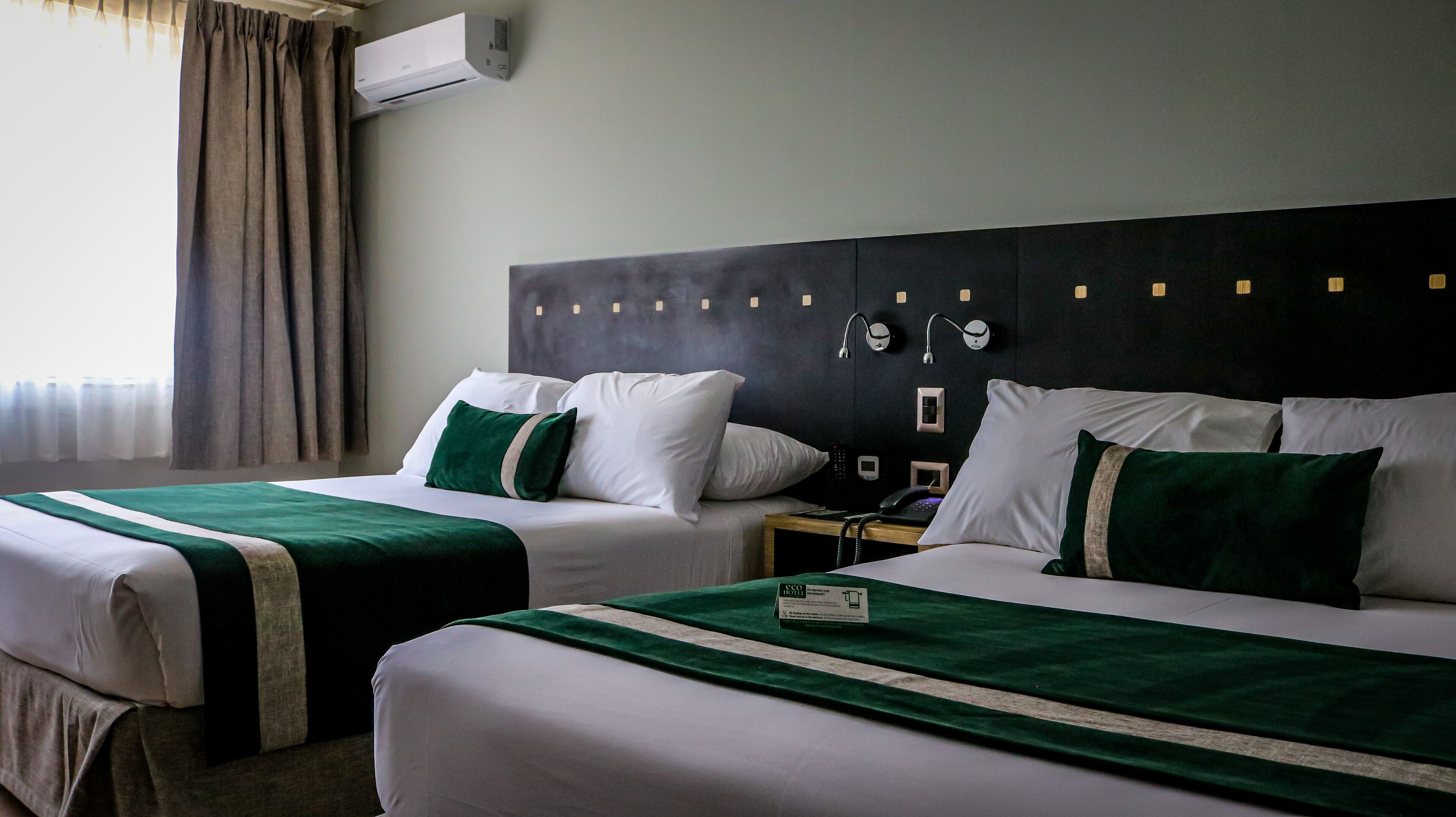 standard twin room | 1 bedroom, minibar, in-room safe, desk