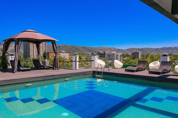 حمّام سباحة خارجي موسمي