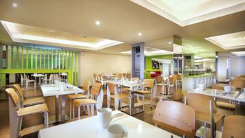 Frokost serveres, lokale retter