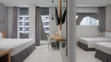 Deluxe kamer (fave) | Een minibar, een kluis op de kamer, een bureau, geluiddichte muren