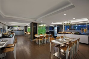 Breakfast served - favehotel Gatot Subroto (Jakarta)