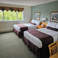 Bañera con ducha, secador de pelo, toallas, jabón