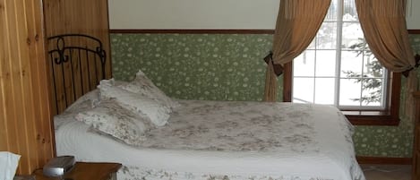 Standard Room, 1 Double Bed | Individually decorated, blackout drapes, free WiFi