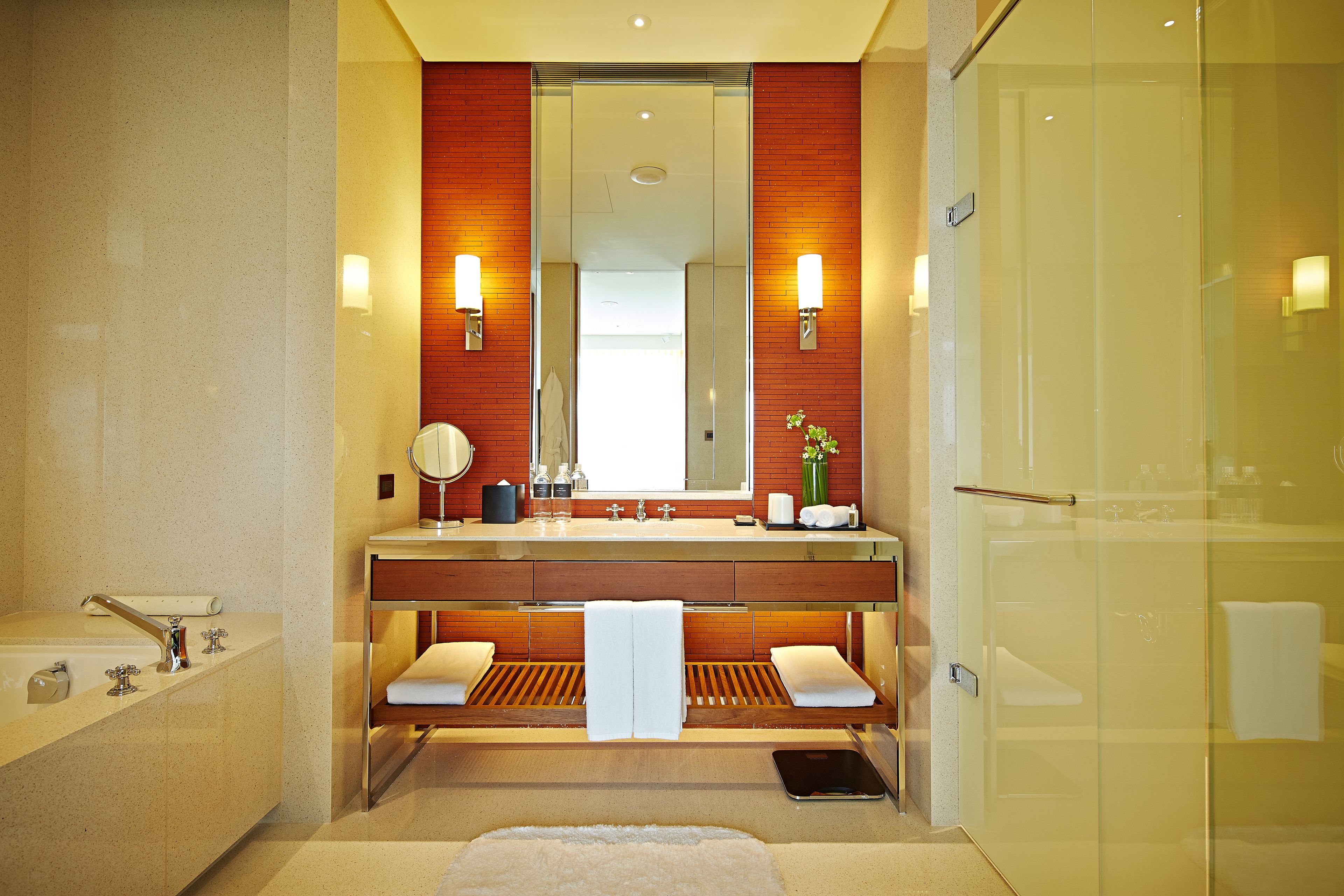 1 bedroom, hypo-allergenic bedding, down duvets, pillow-top beds