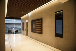 2 restaurants, breakfast, lunch, dinner served; international cuisine - Eslite Hotel (Taipei)