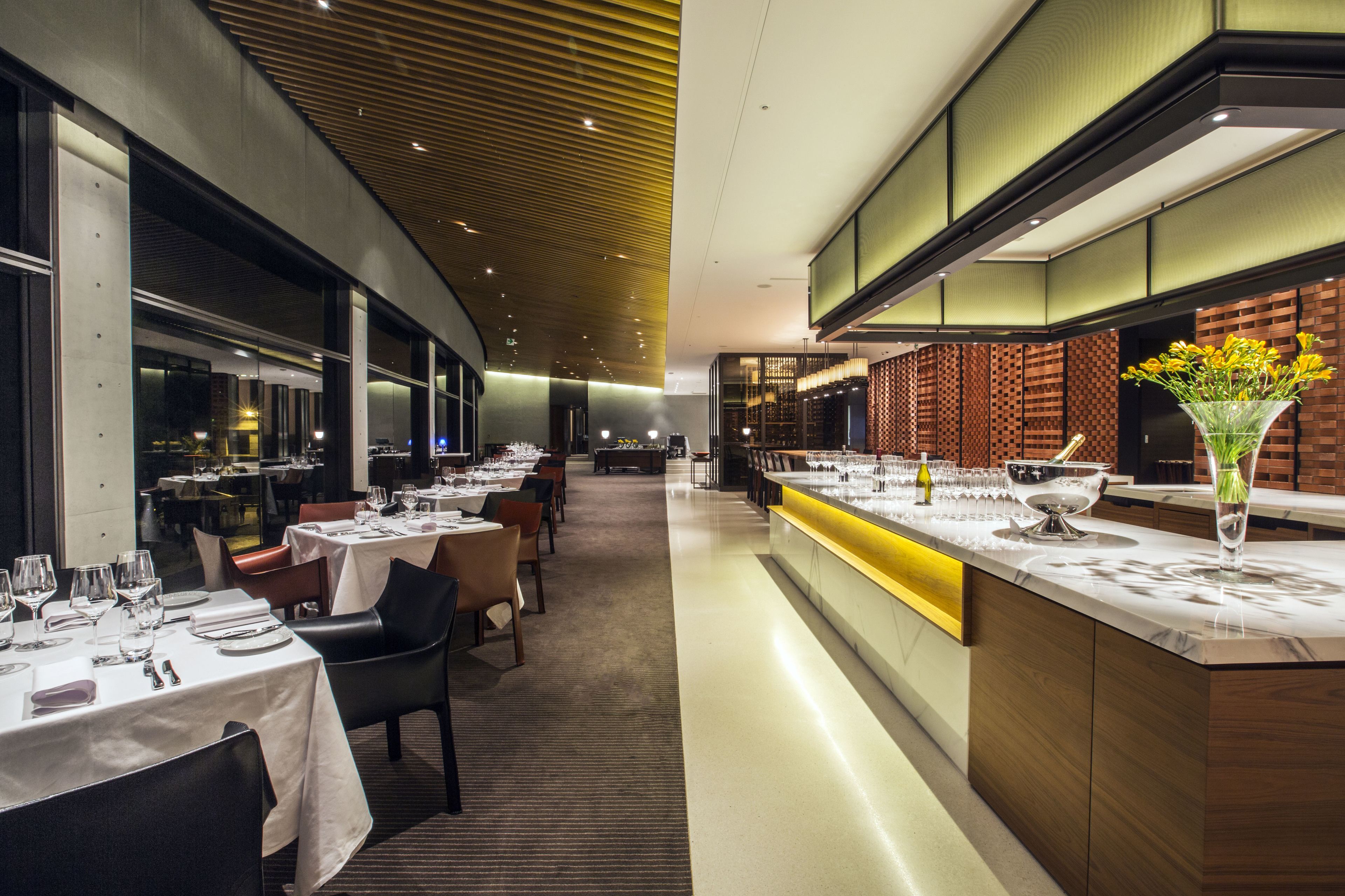 2 restaurants; breakfast, lunch and dinner served 