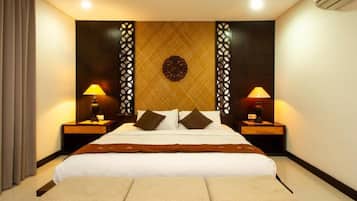 Three-Bedroom House With Garden View | Minibar, in-room safe, desk, iron/ironing board